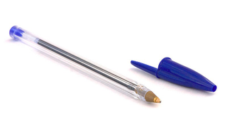 Para qué sirven los agujeros en la tapa y el centro de los bolígrafos BIC